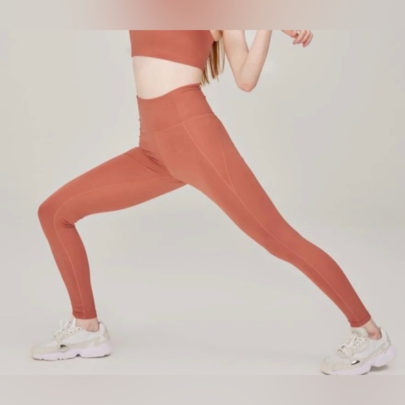 EUC Girlfriend collective compressive high-rise legging 23” in Brick (size M) - Picture 3 of 8